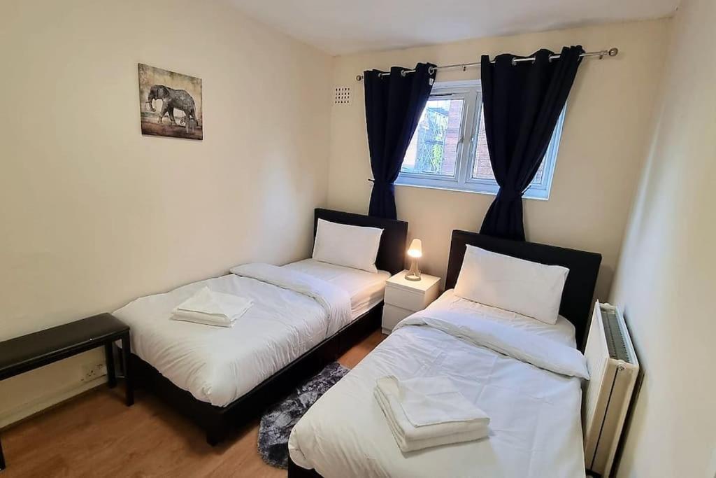 2 Bedroom In Kennington Apartament Londra